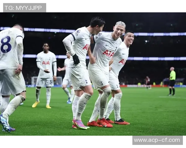 西甲激战:多特蒙德与热刺战平后点球大战引发全场狂欢 西甲激战:多特蒙德与热刺战平后点球大战引发全场狂欢