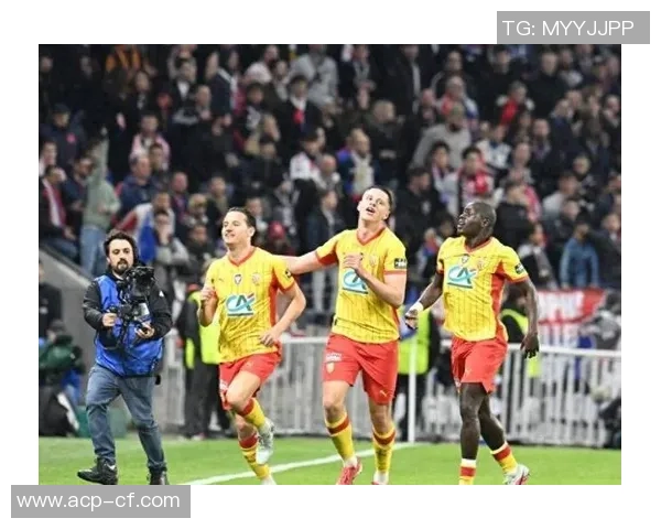 西甲热刺逆转里昂的绝杀时刻全场沸腾战术分析与精彩回顾 西甲热刺逆转里昂的绝杀时刻全场沸腾战术分析与精彩回顾